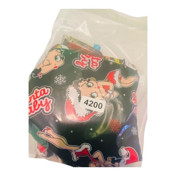 4200 Nursing Scrub Tops Womens 1X V-Neck Lot of 2 Chirstmas Betty Boop Garfield - Picture 9 of 9